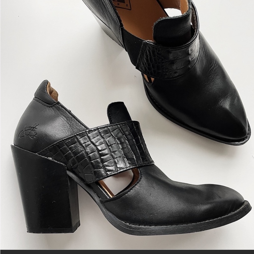 John Fluevog Black Leather Rockabilly
Boots 502 size 8